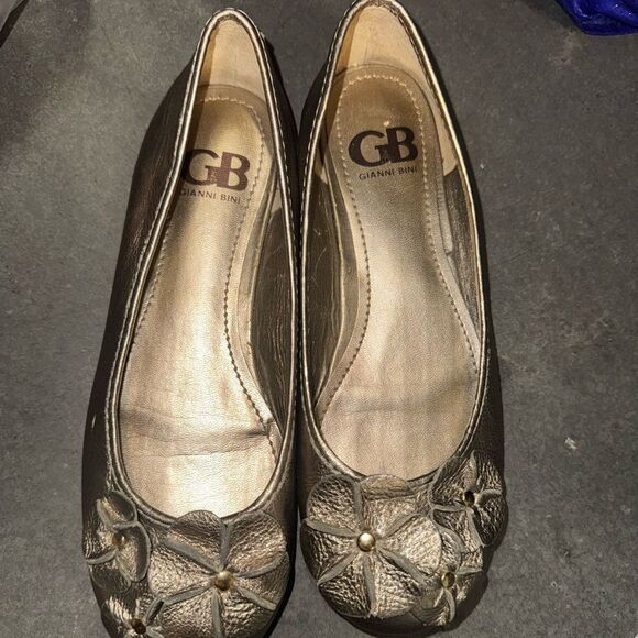 👡✨ Gianni Bini Metallic Gold Leather Flats – Size 6 ✨👡 - Picture 7 of 10